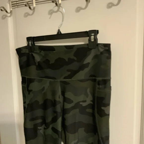 SOLD: Old Navy High-Waisted PowerSoft Full-Length Pocket Leggings XL - Picture 5 of 8